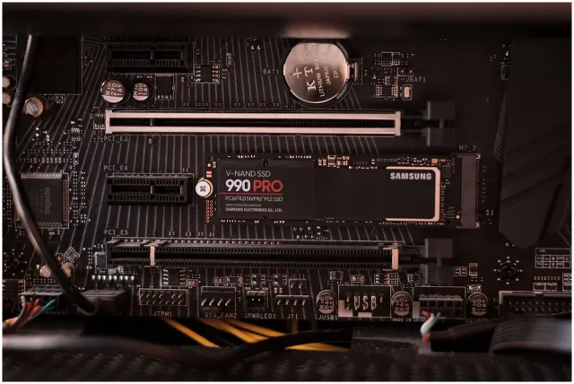 Твердотельный накопитель SSD 2 ТБ M.2 NVMe Samsung 2000 Gb 990 PRO MZ-V9P2T0BW купить! 